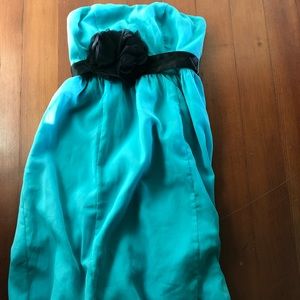 Floor length simi-casual dress with rose belt.